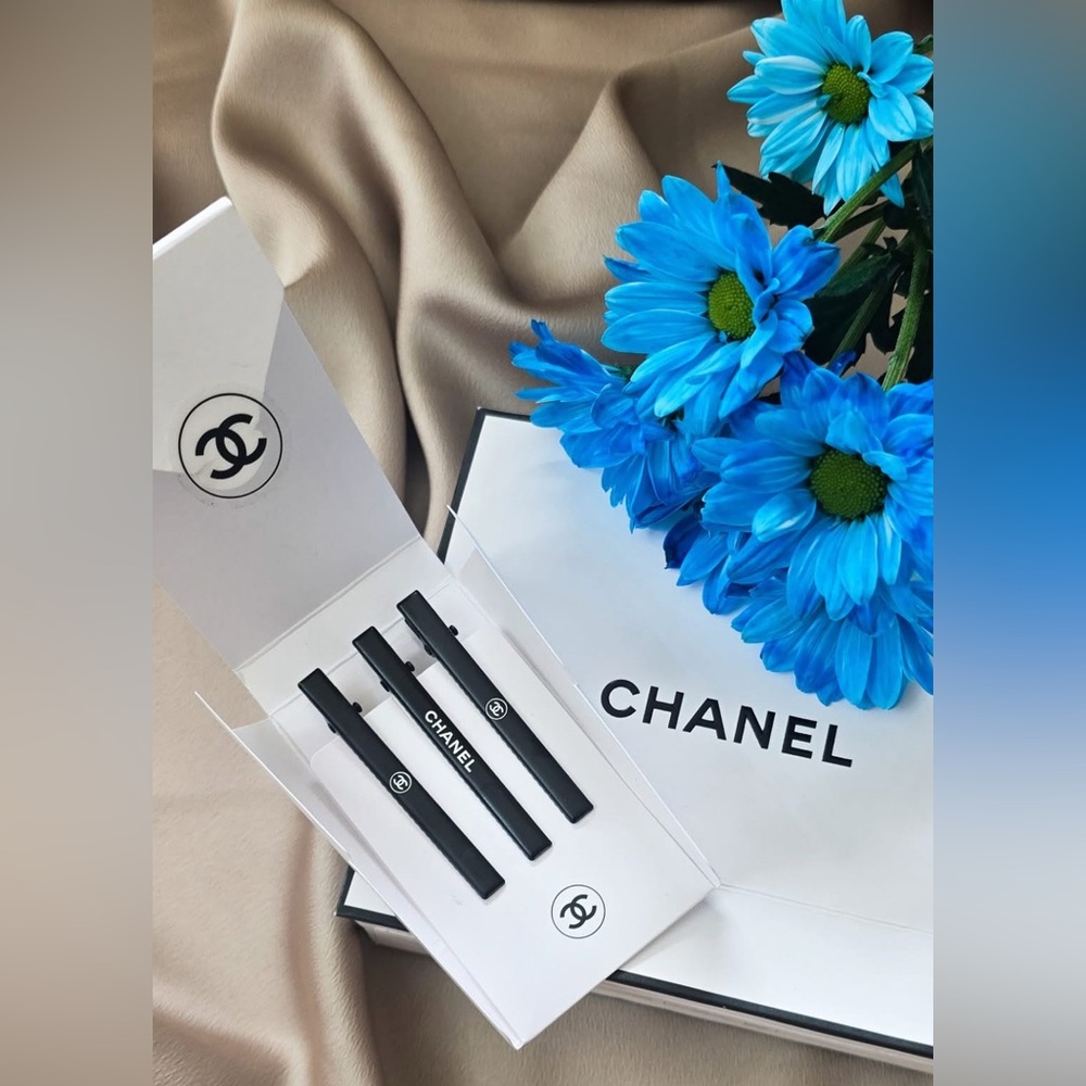 NEW Chanel Beauty Hair Clip & Black Hairpin Set Black